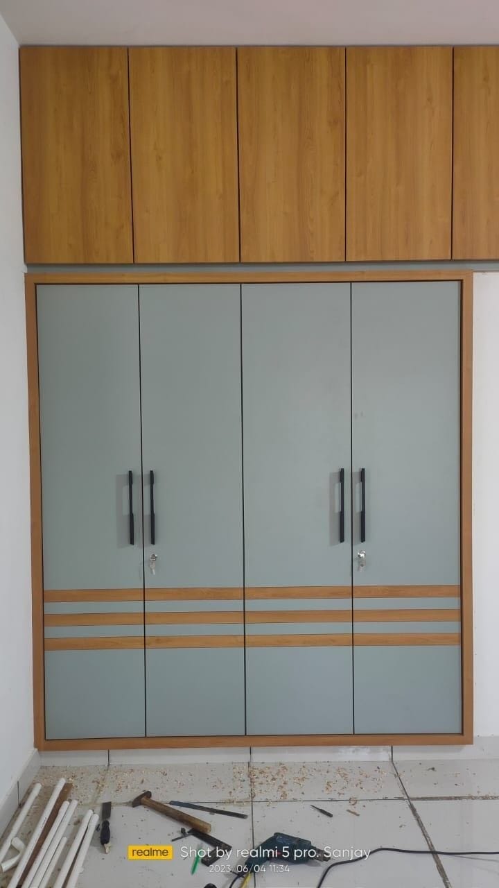 Modern sliding door wardrobe